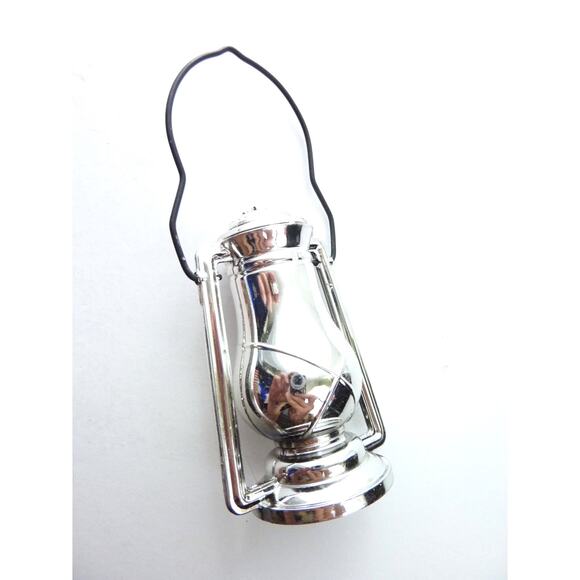 Vintage Retro Lanterns Salt and Pepper Shaker Set Adventure Camping Overland - Picture 3 of 4